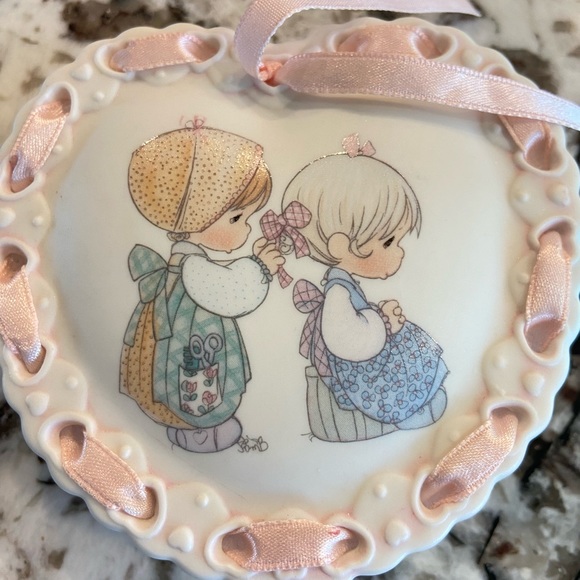 Precious moment sister dish with heart lid - Picture 7 of 10